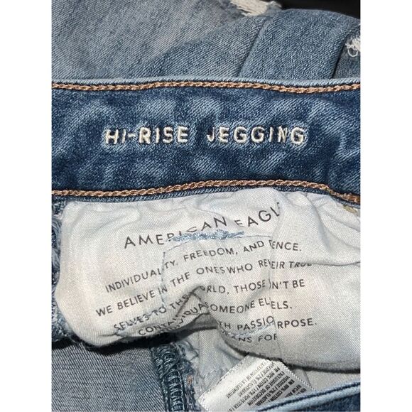 American Eagle Hi Rise Next Level Stretch Light Wash Distressed Jeggings Size 12 - Picture 2 of 7